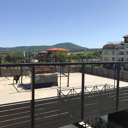 Ξενοδοχείο με διαμερίσματα La 2 Tsarevo