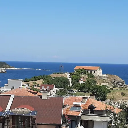 La 2 Aparthotel 3*